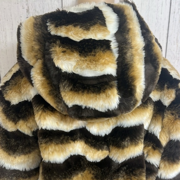 COPY - UO Abalanche ReversibleFaux Fur Leather Hooded Jacket Hooded Coat Size M… - Picture 5 of 11